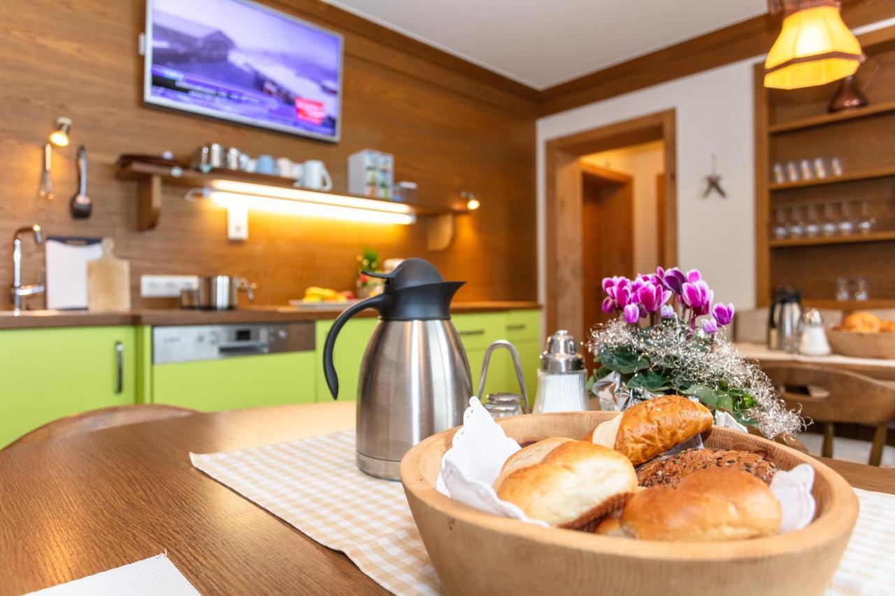 Hoelzl Bed & Breakfast Neukirchen am Großvenediger Exterior foto